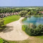 Дом отдыха 4 - Persoons Lakeside 63 Sauna Ewijk