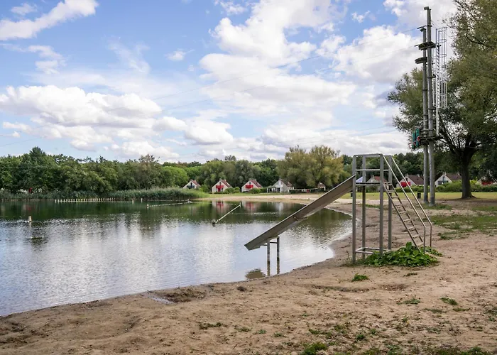 4 - Persoons Lakeside 63 Sauna Holiday home *